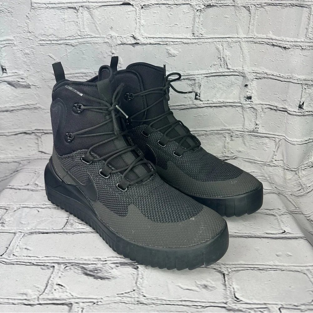 Nike Men's Air Wild Mid Triple Black Sneaker-Boot Size 10.5